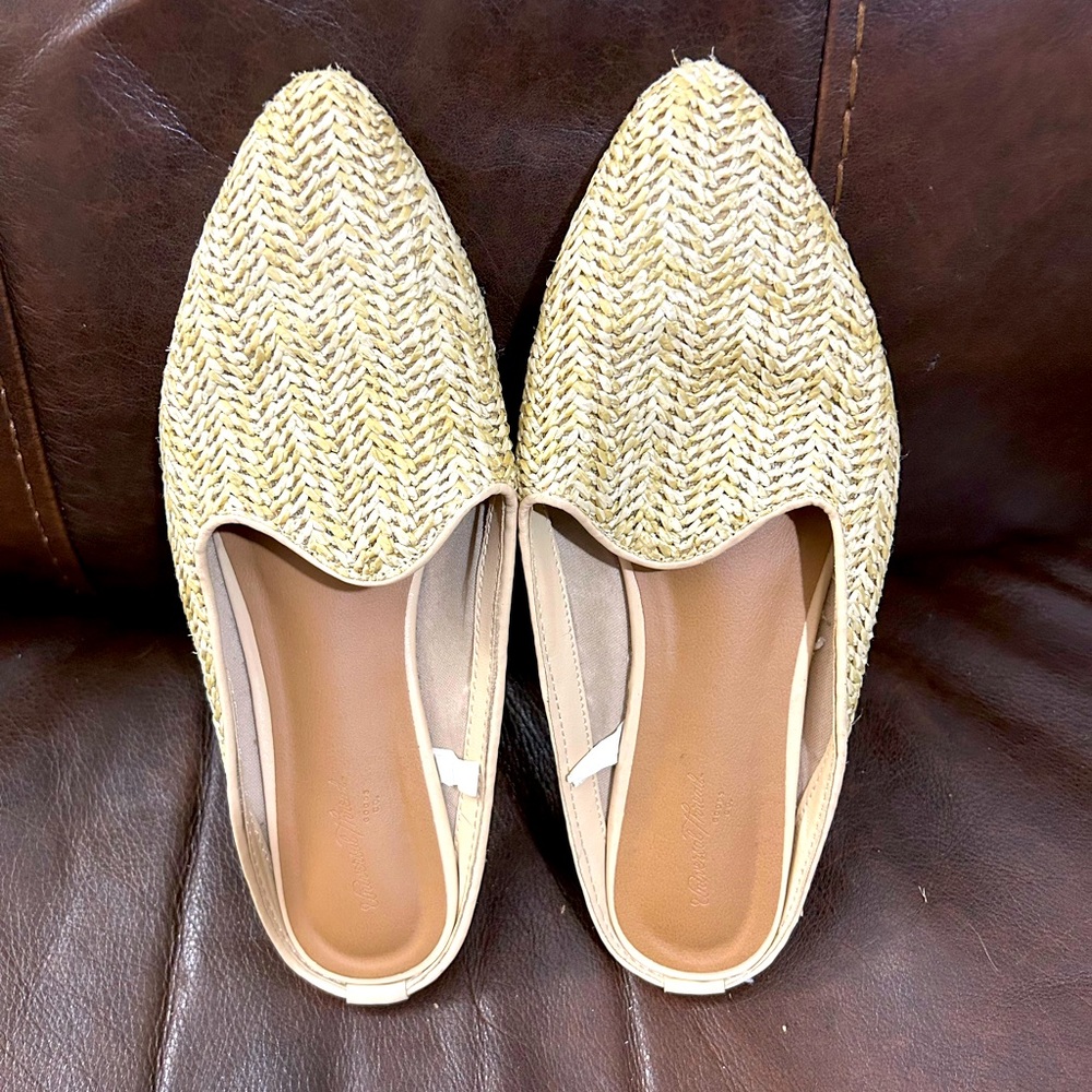 Basket woven style mules